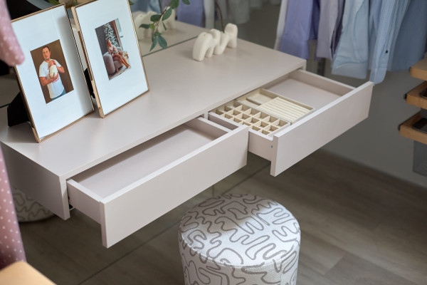 Туалетный столик