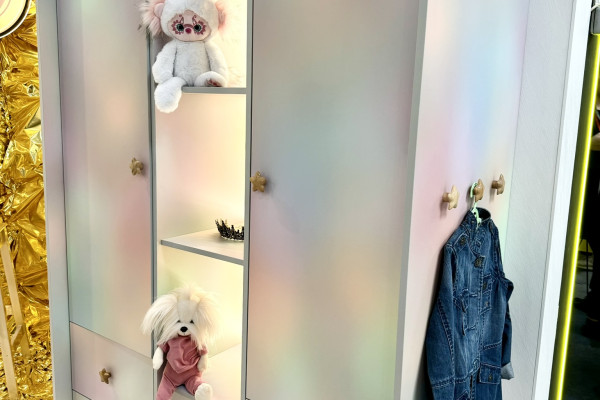 Шкаф спроектирован и изготовлен компанией Sunboat design group и представлен на выставке MosBuild.