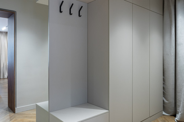 Шкаф в прихожей