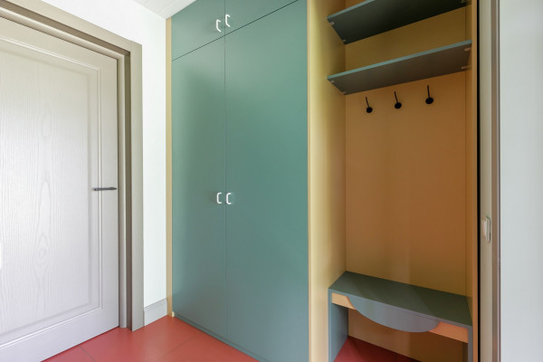 Шкаф в прихожей