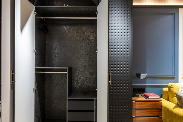 Корпус и полки шкафа