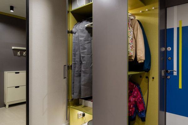 Шкаф в прихожей