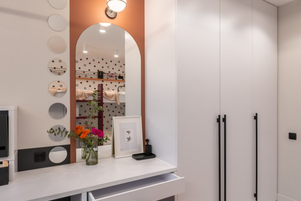 белоснежный