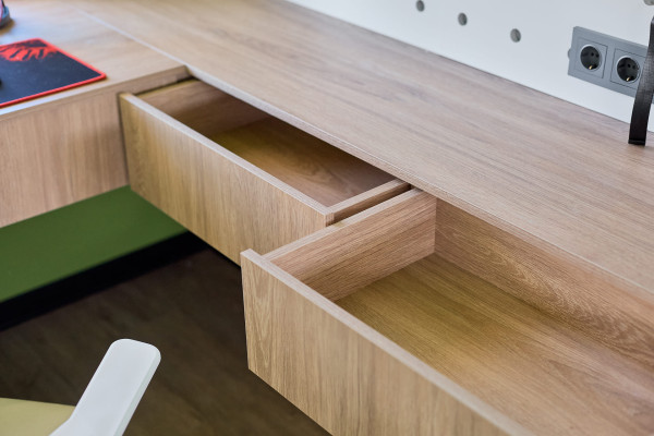 Рабочий стол в детской