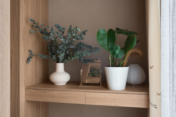 Столик для макияжа